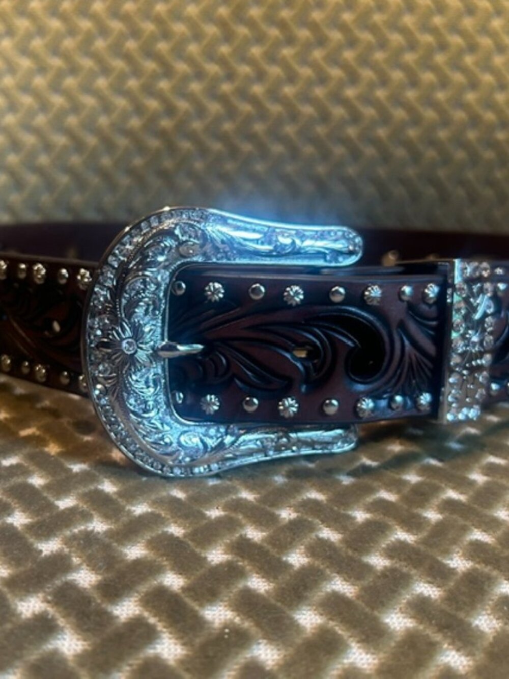Ariat Women's Concho & Cutout 100% Leather Tooled Embossed Concho Belt NEW